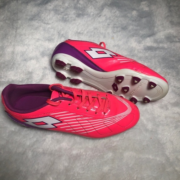 - Girls Pink Futura Soccer Shoes. Size 8 - Picture 1 of 4